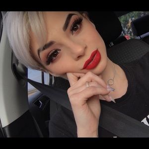 Meet your Posher, April